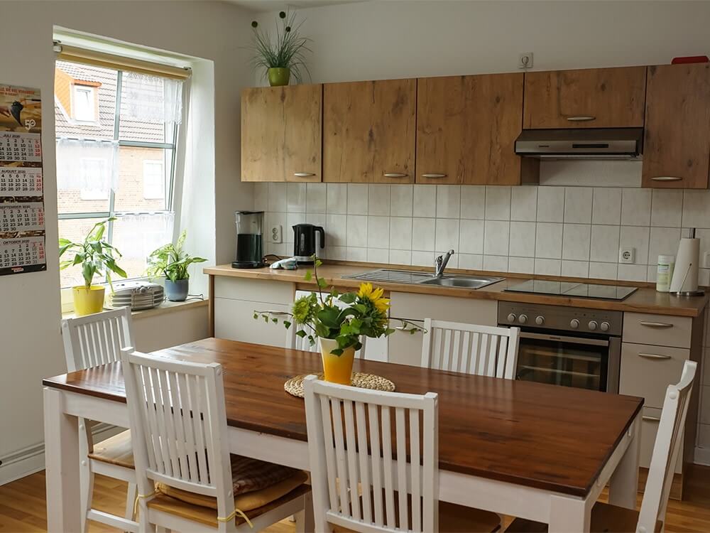 Blick in den Küchenbereich einer Wohnung des Wohnverbundes